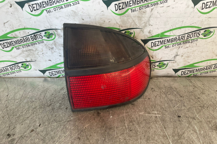 Lampa / Tripla stop dreapta pe aripa Renault Laguna 2 [2001 - 2005] Grandtour wagon 1.8 MT (123 hp)