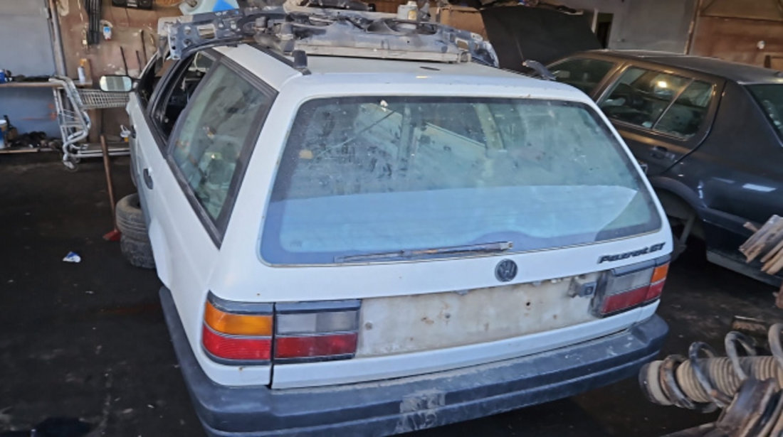 Lampa / Tripla stop stanga pe aripa Volkswagen VW Passat B3 [1988 - 1993] wagon
