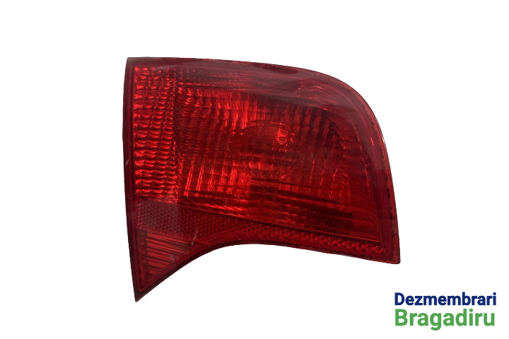 Lampa / Tripla stop stanga pe capota portbagaj Cod: 8E5945093 Audi A4 B7 [2004 - 2008] Sedan 4-usi 2.0 TDI MT (140 hp) S-Line, Cod motor BLB