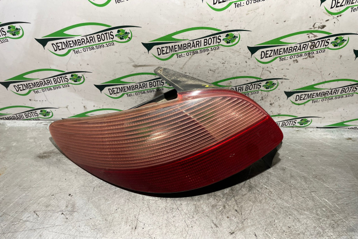 Lampa / Tripla stop stanga pe haion Renault Clio 2 [1998 - 2005] Hatchback 5-usi 1.4 MT (75 hp)