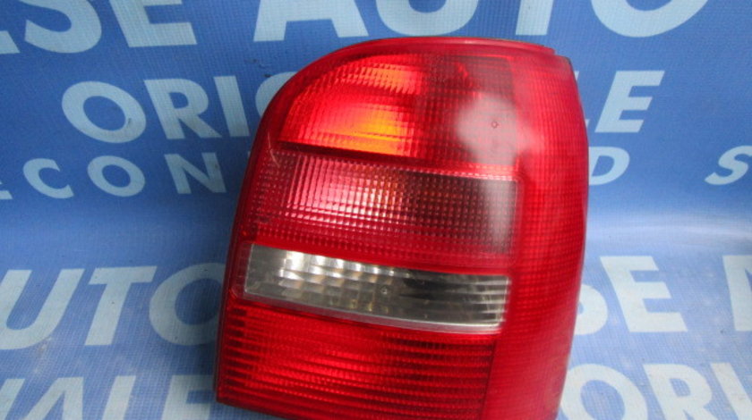 Lampi spate Audi A4 ; 8D9945096