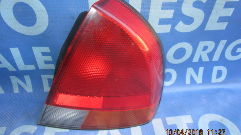 Lampi spate Mitsubishi Carisma ; 120496 // 1020496 (exterior)