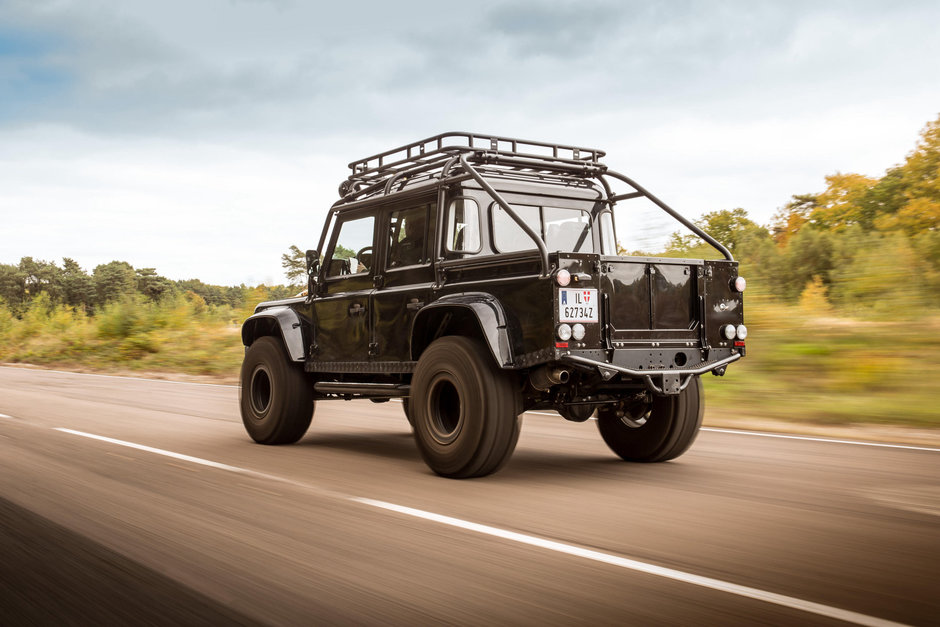 Land Rover Defender 007 Spectre