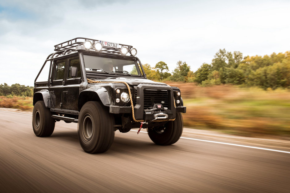 Land Rover Defender 007 Spectre