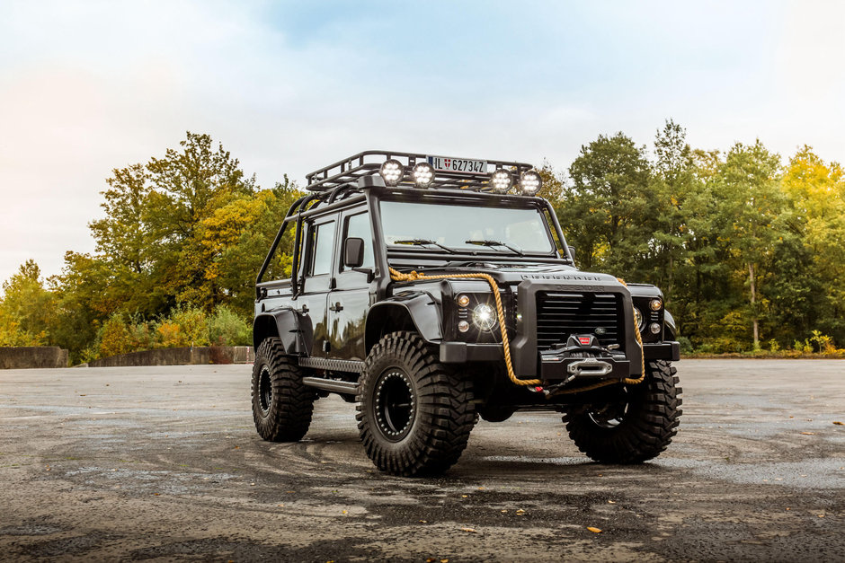 Land Rover Defender 007 Spectre