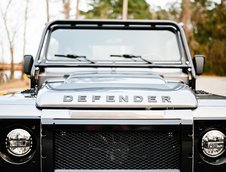Land Rover Defender 90 de la Osprey