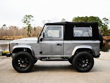 Land Rover Defender 90 de la Osprey