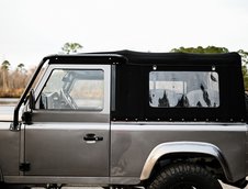 Land Rover Defender 90 de la Osprey