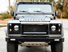 Land Rover Defender 90 de la Osprey