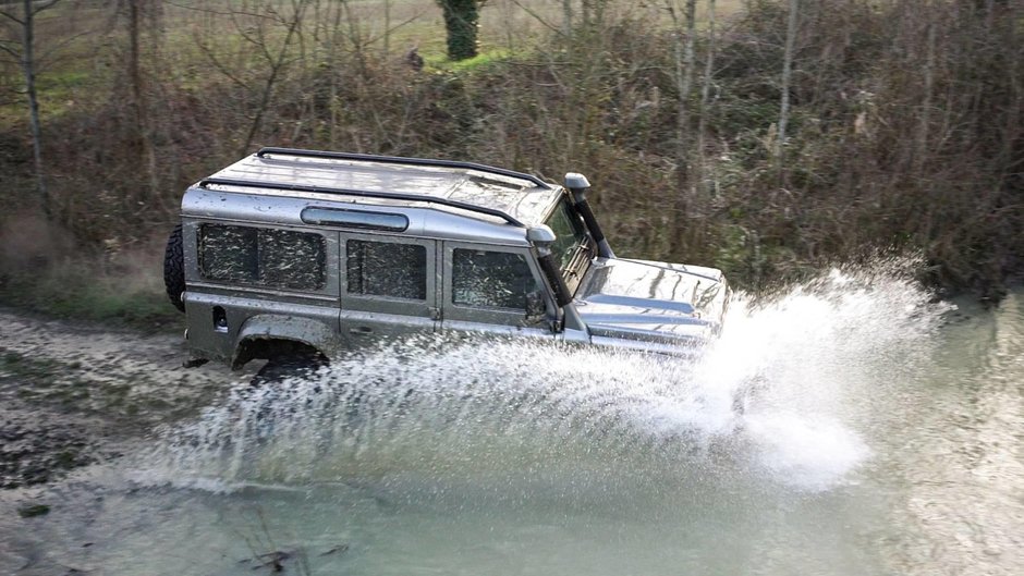 Land Rover Defender by Ares Design