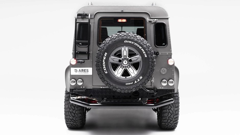 Land Rover Defender by Ares Design