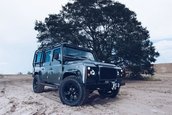 Land Rover Defender cu motor de Corvette