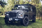 Land Rover Defender cu motor de Corvette