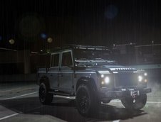 Land Rover Defender cu motor de Corvette