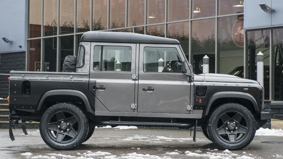 Land Rover Defender Pick Up by Kahn Design