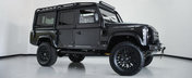 De ce sa alegi intre un Corvette si un Land Rover Defender cand le poti avea pe amandoua? Uite cum arata si cat costa 