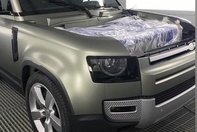 Land Rover Defender surprins in fabrica