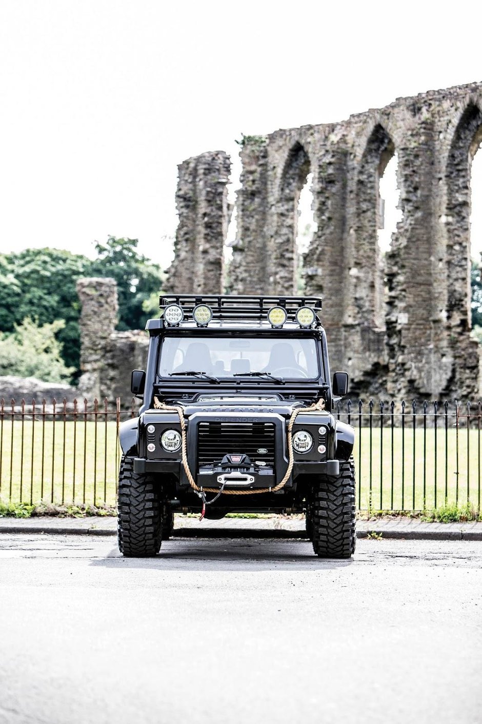 Land Rover Defender SVX Concept