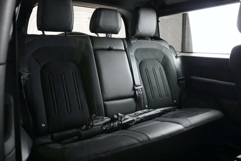 Land Rover Defender V8 Bond Edition de vanzare