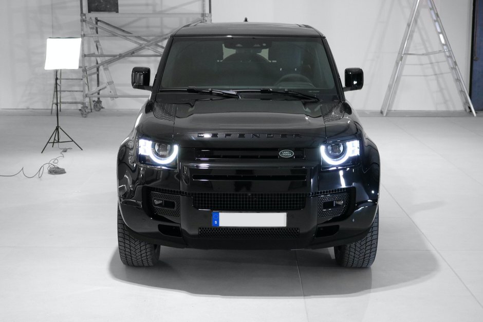 Land Rover Defender V8 Bond Edition de vanzare