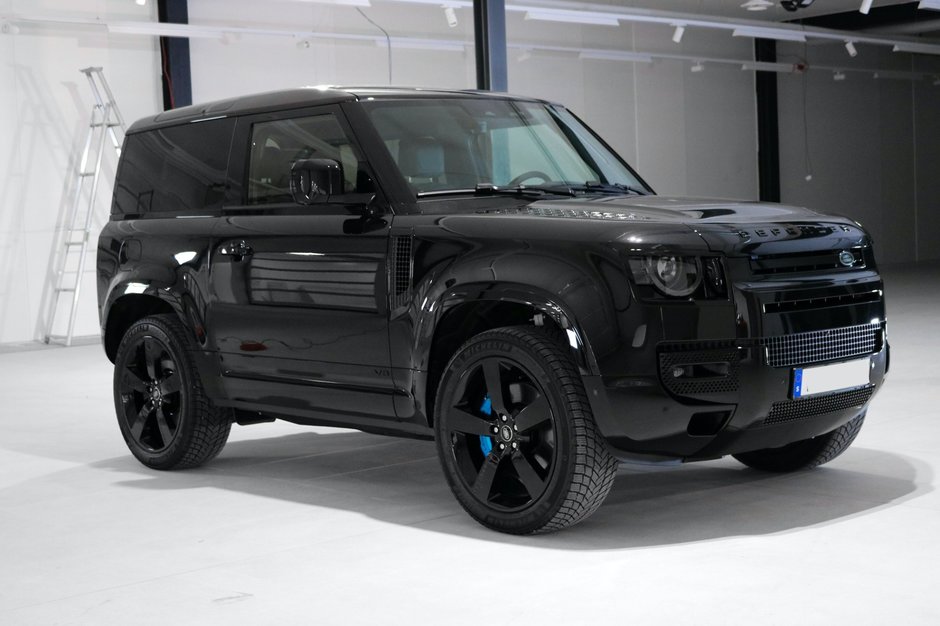 Land Rover Defender V8 Bond Edition de vanzare