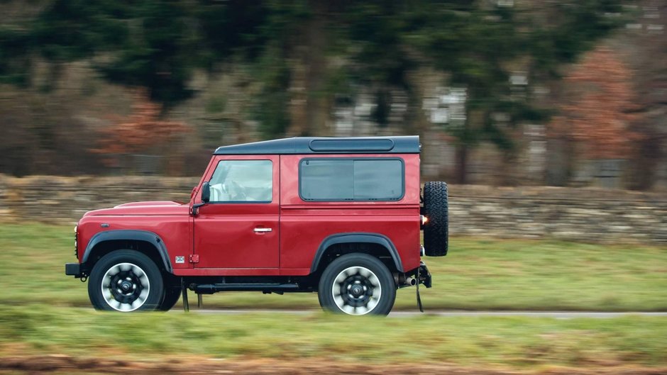 Land Rover Defender Works V8