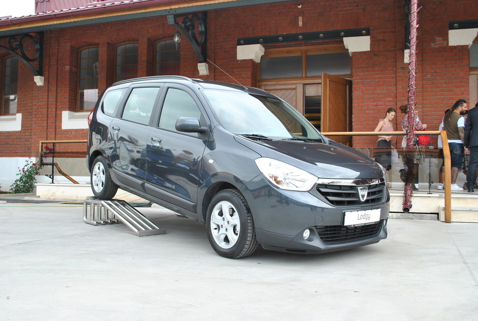 Lansare Dacia Lodgy in Romania: prima Dacie cu navigatie, pilot automat si scaune incalzite