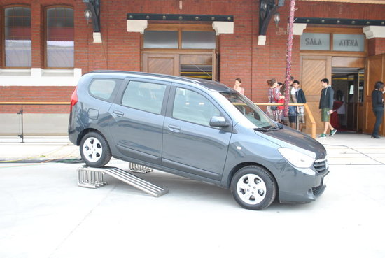 Lansare Dacia Lodgy in Romania: prima Dacie cu navigatie, pilot automat si scaune incalzite