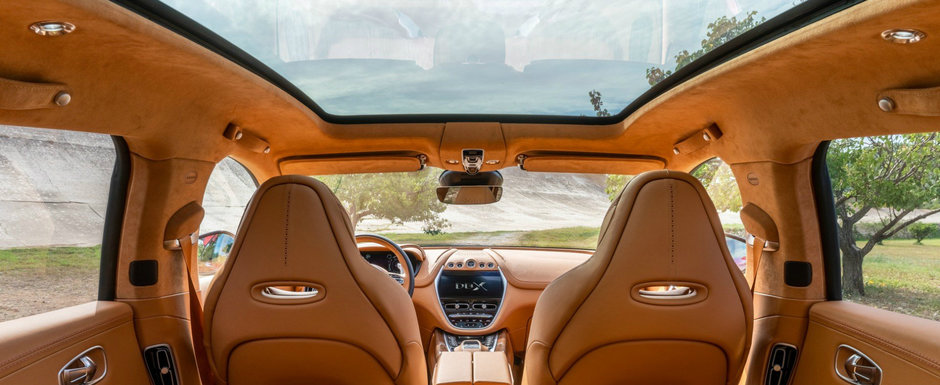Le-a luat-o inainte fotografilor spion. Aston Martin publica prima imagine oficiala cu interiorul noului DBX