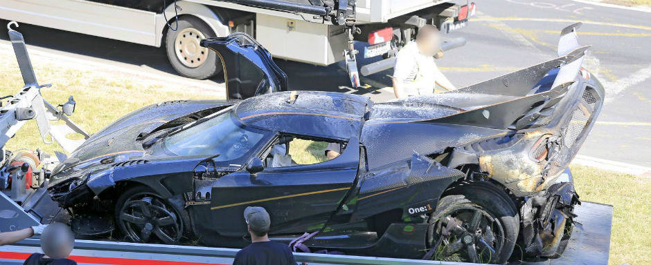Legendarul Nurburgring Nordschleife mai face o victima: Koenigsegg One:1 Legendarul Nurburgring Nordschleife mai face o victima: Koenigsegg One:1