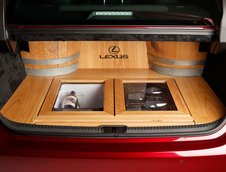 Lexus ES cu crama in portbagaj