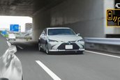 Lexus ES cu Digital Outer Mirrors