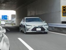 Lexus ES cu Digital Outer Mirrors