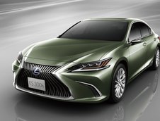 Lexus ES cu Digital Outer Mirrors