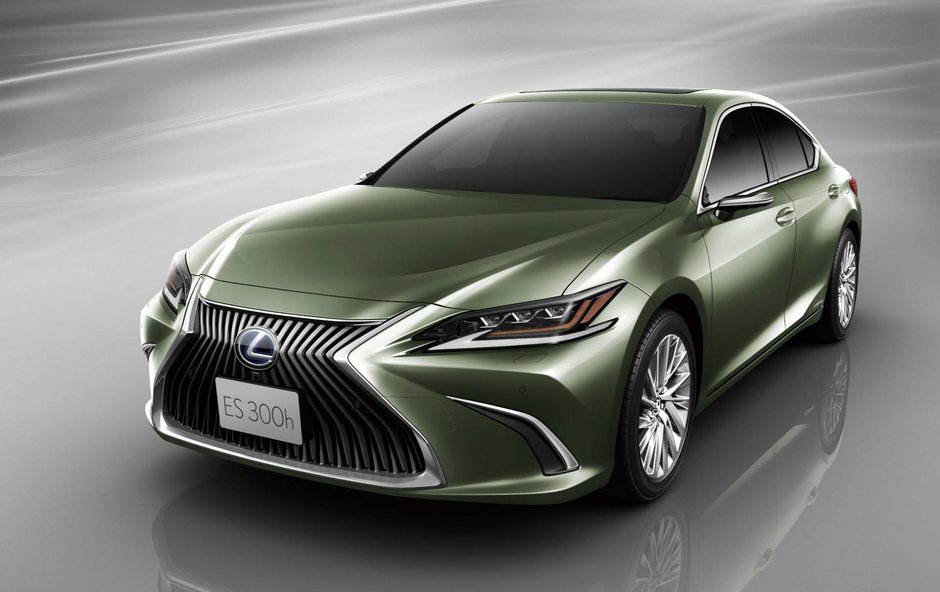 Lexus ES cu Digital Outer Mirrors