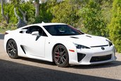 Lexus LFA cu 75 de kilometri la bord