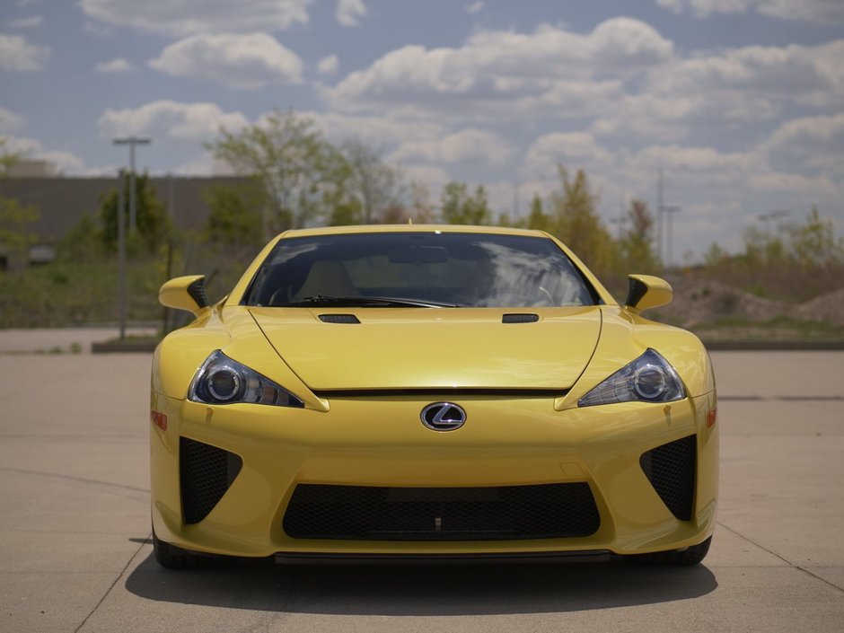 Lexus LFA de vanzare