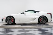 Lexus LFA detinut de Paris Hilton