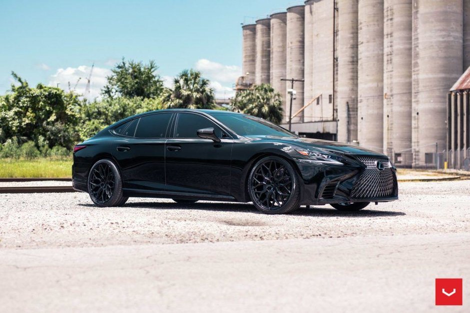 Lexus LS500 cu jante Vossen