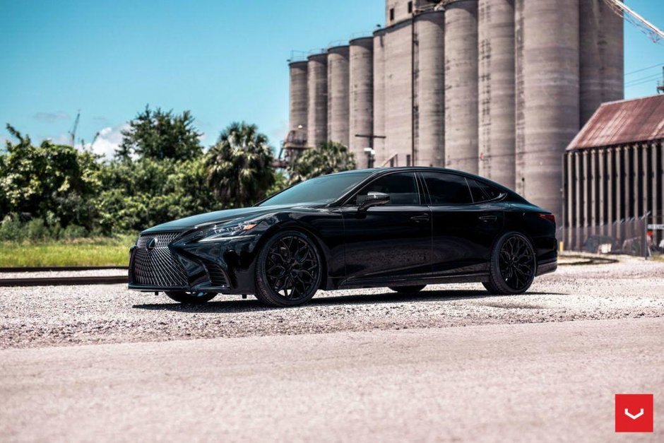 Lexus LS500 cu jante Vossen