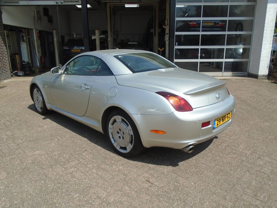 Lexus SC430 cu 491.402 km in bord