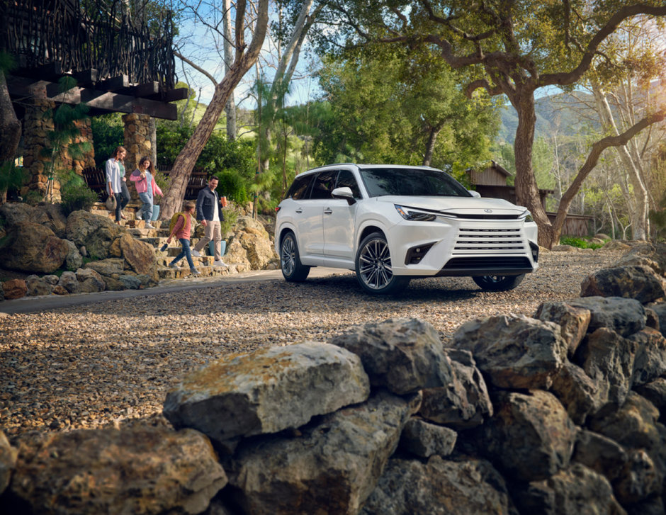 Lexus TX - Galerie foto