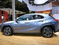 Lexus UX la Paris