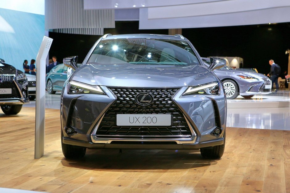 Lexus UX la Paris