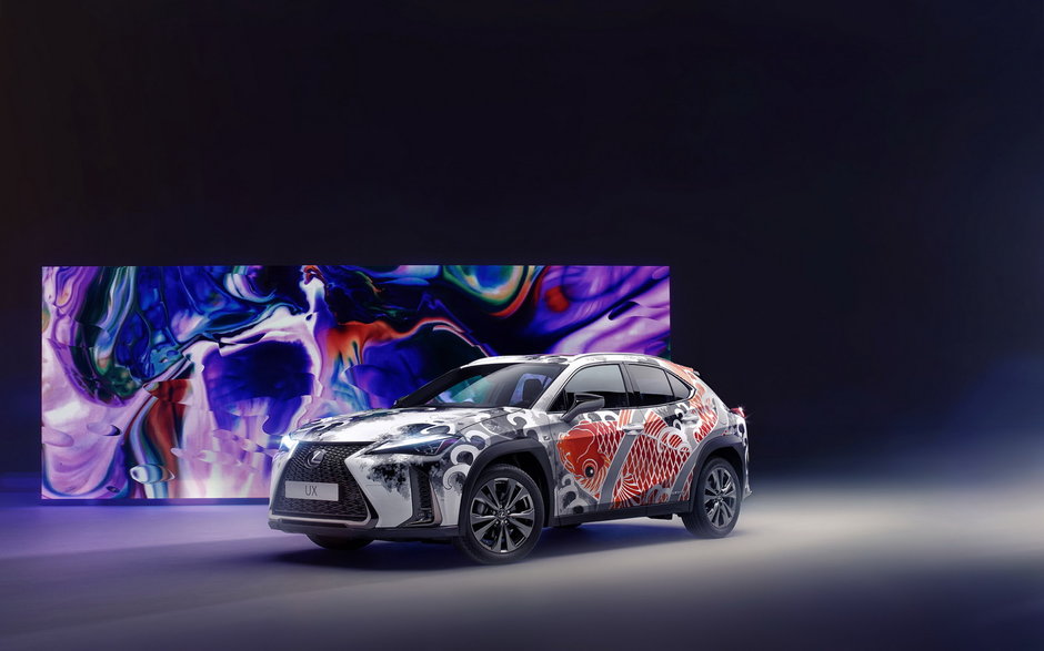 Lexus UX tatuat