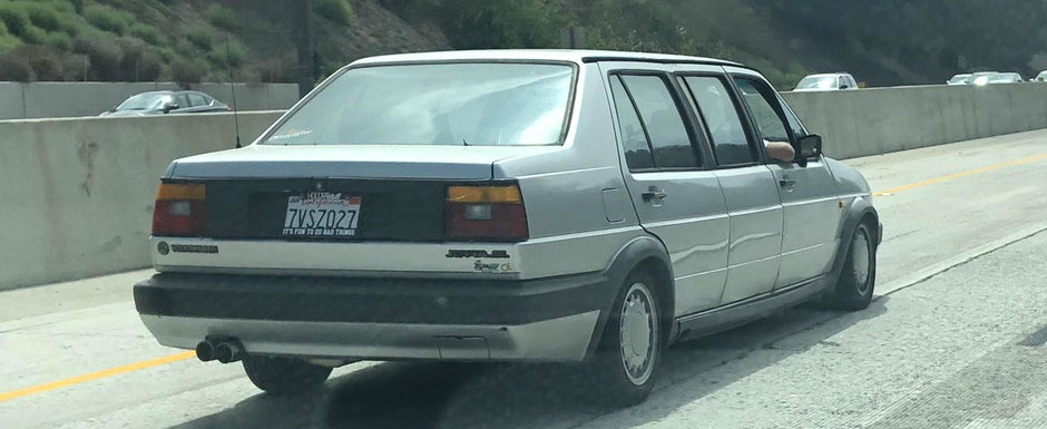 Like a Boss: tipul asta conduce o limuzina Jetta si nu-i pasa de Phaeton Like a Boss: tipul asta conduce o limuzina Jetta si nu-i pasa de Phaeton