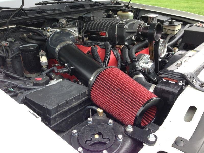Lincoln Town Car cu 700 CP la roti