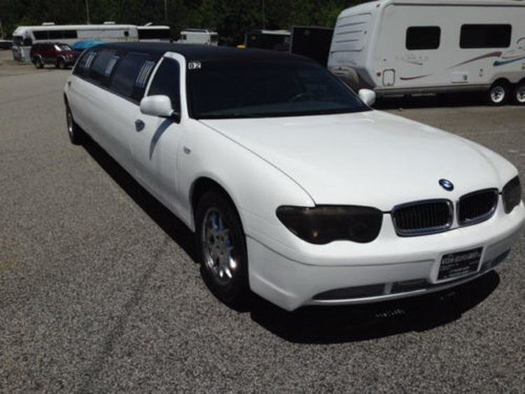 Lincoln Town Car transformat in BMW Seria 7