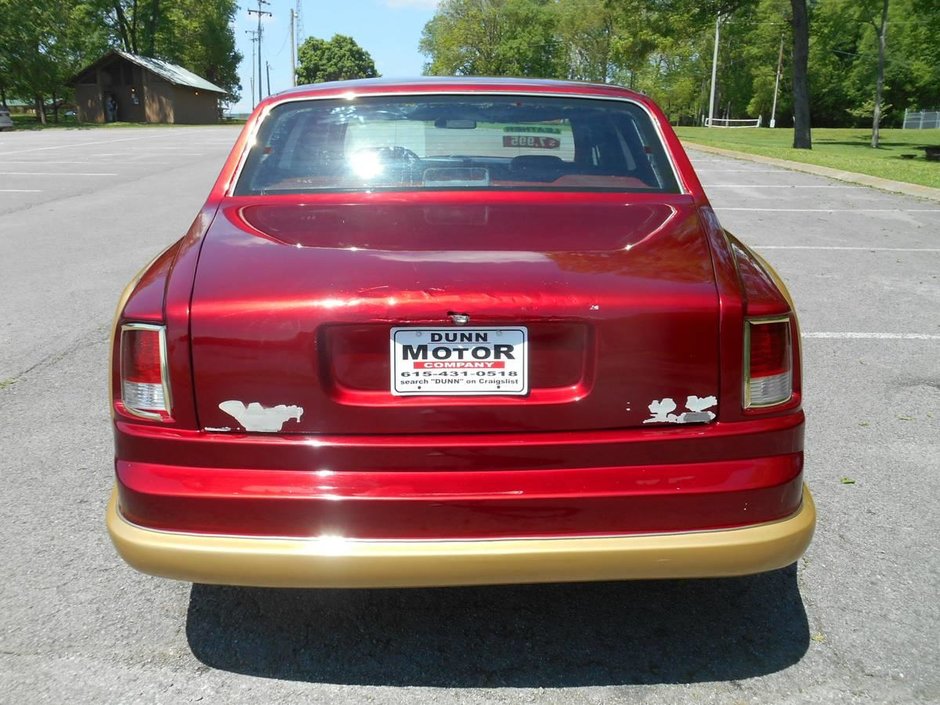 Lincoln Town Car transformat in Rolls-Royce Phantom