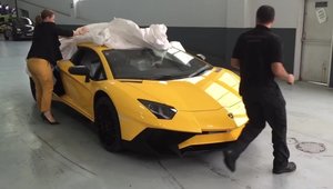 Livrare Speciala: Cel mai norocos tip din lume isi primeste Aventador-ul SV